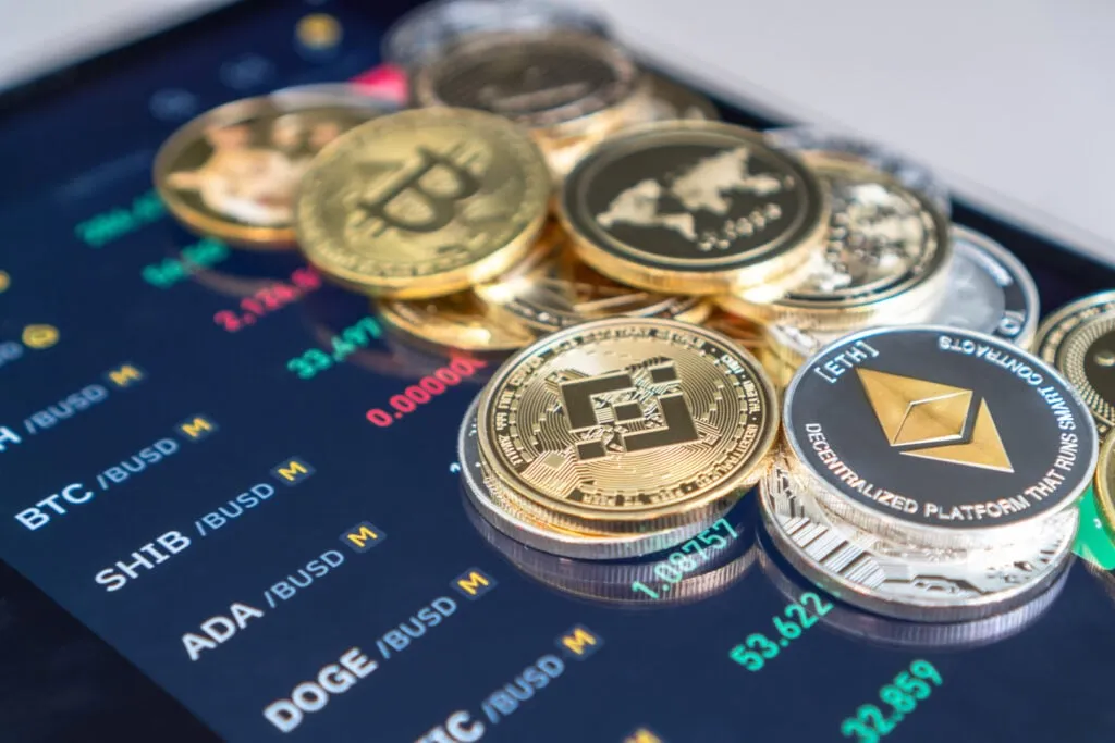Bitcoin at $64,000, Ethereum, XRP, Dogecoin Continue to Trade in One-Percent Range