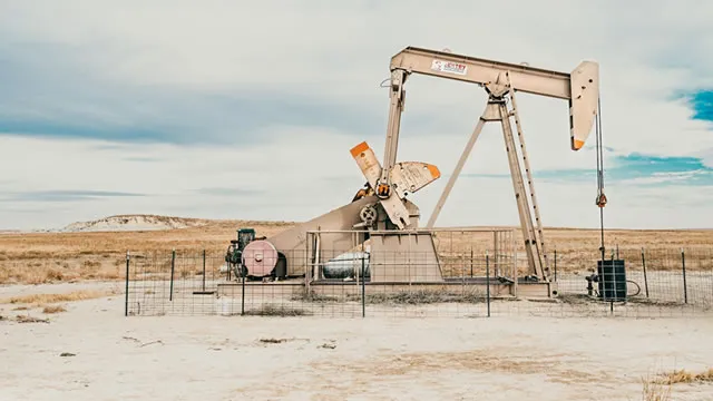 U.S. Futures Higher, Oil Holds Around $80 on Hopes for Imminent Hormuz Reopening