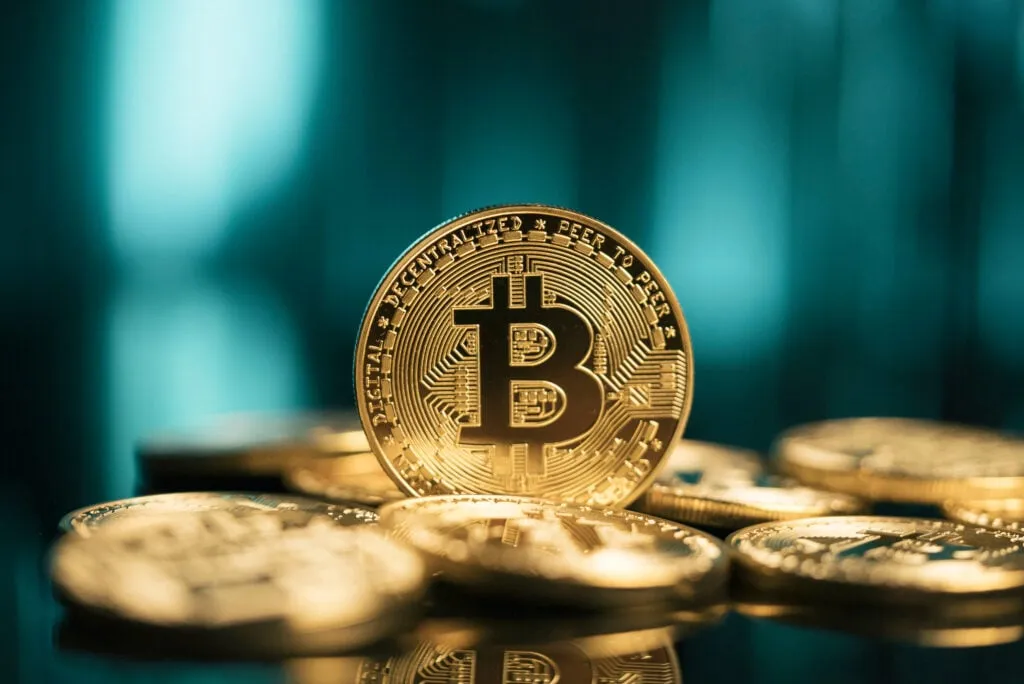Peter Schiff Says Bitcoin 'Barely Up' on Iran Peace Deal Optimism While 'Risk Assets' Are Surging—Issues Warning for Next Selloff