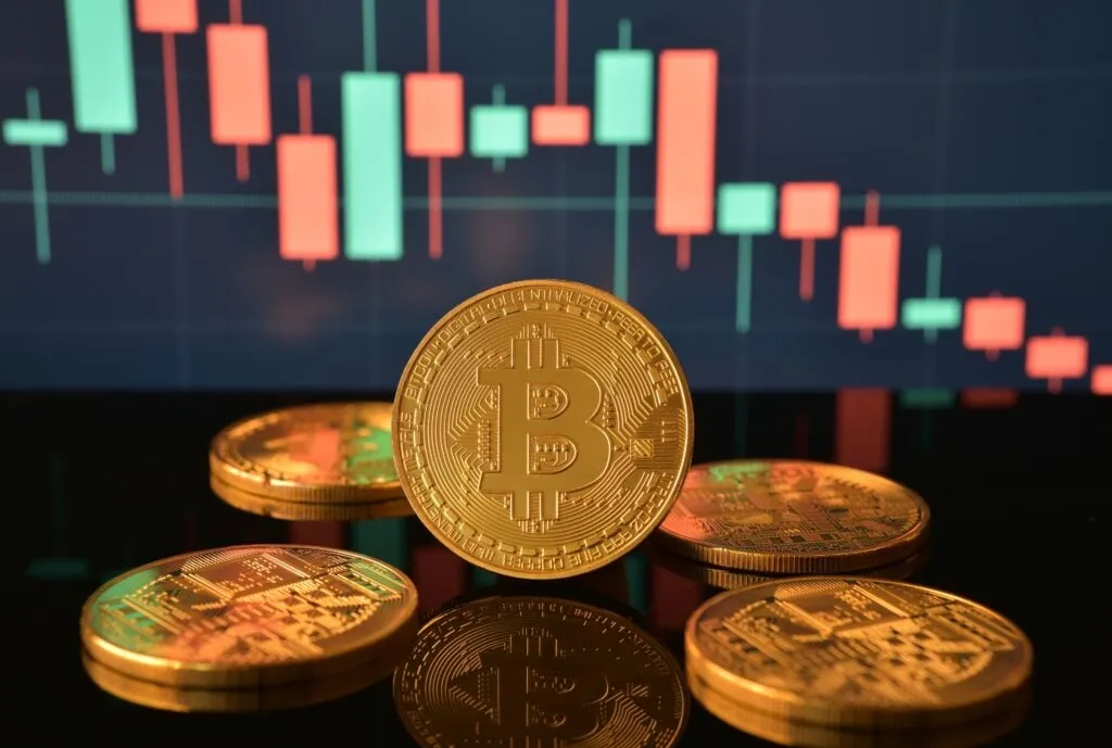 Bitcoin, Ethereum Gain; XRP, Dogecoin Slide Amid Crypto Act Standoff: Analyst Spots BTC Bottom Signal That Preceded 740% Rally Before